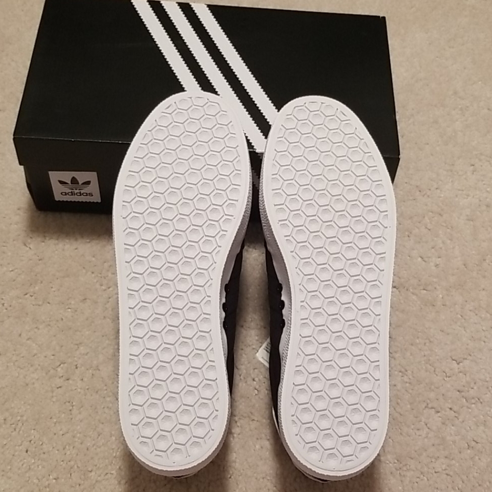 Adidas Originals - Picture 2 of 6